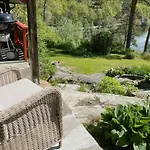بيت للعطل All-season With Fjord View In
