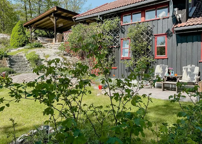 Semesterbostad All-season With Fjord View In *