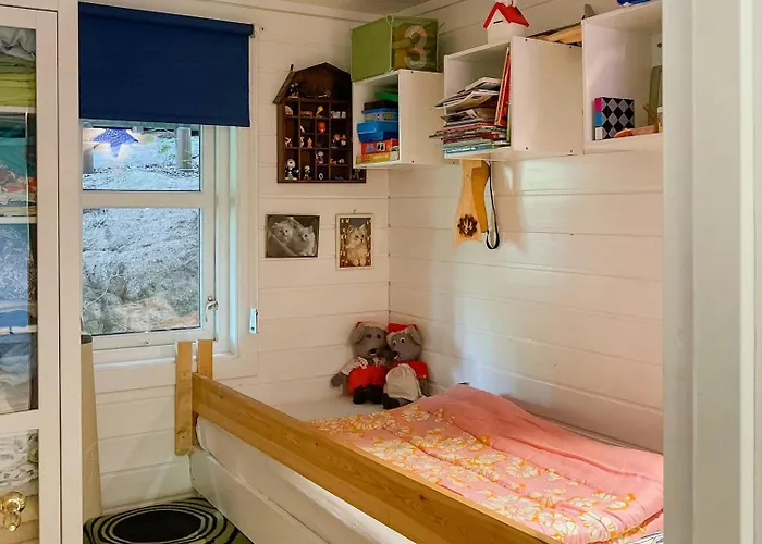 All-season With Fjord View In Semesterbostad